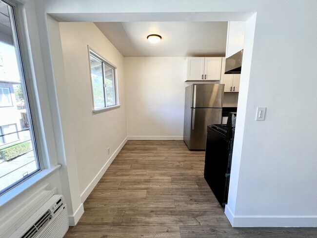 Foto del edificio - 6100 Woodman Ave