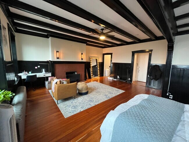 Foto del edificio - 187 Bay State Rd