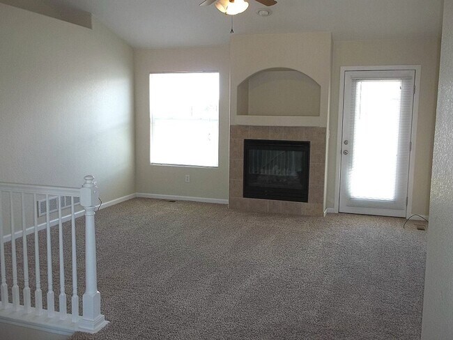 Foto del edificio - Coming Soon! Spacious Wellington Home with Fireplace & Garage