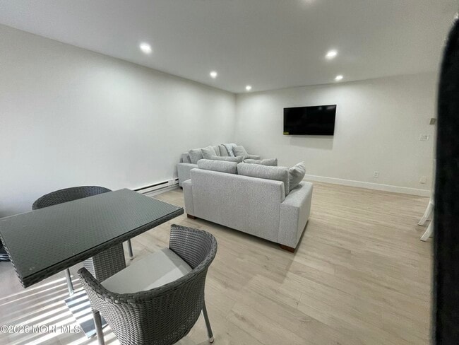 Foto del edificio - 65 Cedar Ave