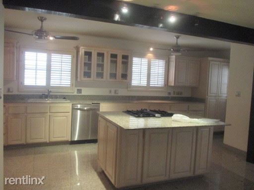 Building Photo - 8567 Holloway Dr