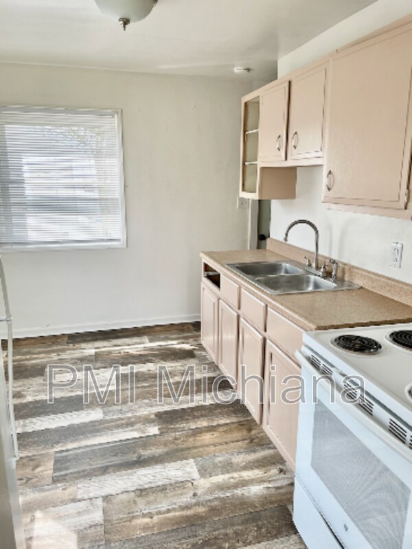 Building Photo - 4628 Meadow Ln