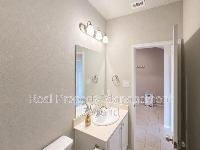 Foto del edificio - 5601 Portola Ln