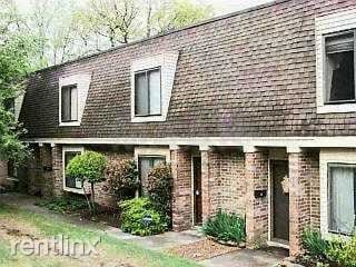 Primary Photo - 2 br, 2 bath Townhome - 6555 Poplar Ave Apt 2