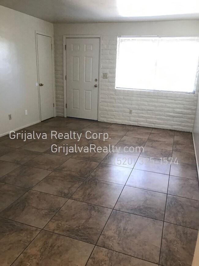 Foto del edificio - 3256 E Blacklidge Dr