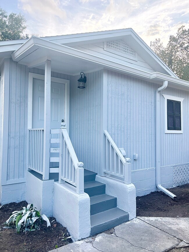 Building Photo - 340 S Osceola St