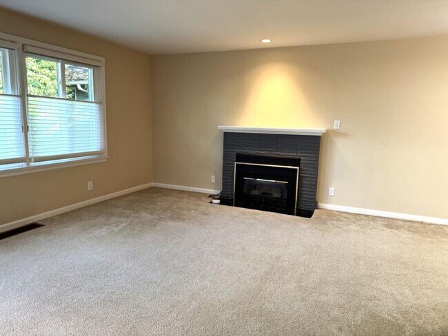 Foto del edificio - 3 bedroom in Seattle WA 98125