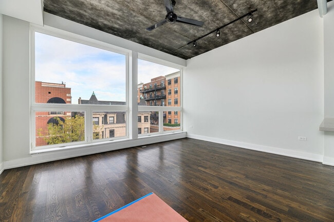 Building Photo - 4720 N Sheridan Rd