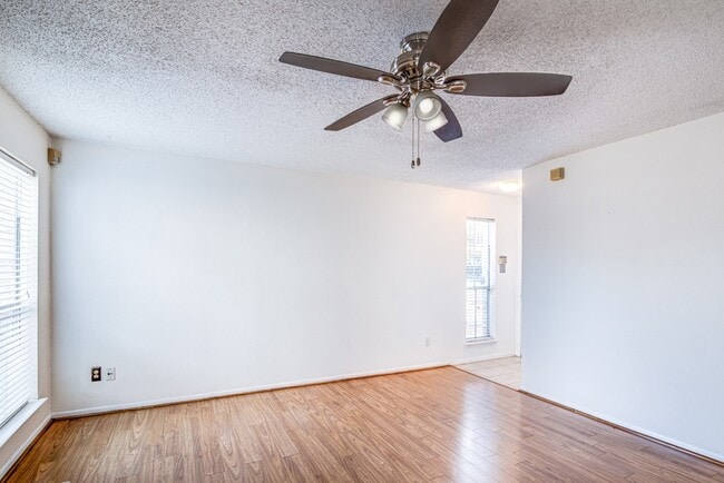 Building Photo - 3919 Fairmont Pkwy