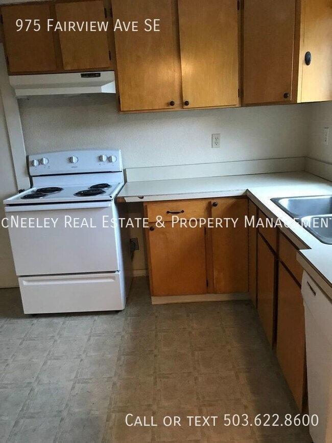 Building Photo - 2 Bed/2 Bath Charming Mid-Century Home in ...