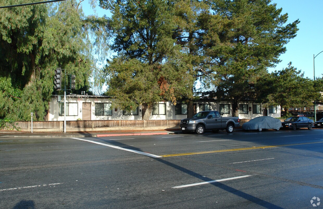 Building Photo - 250 N Whisman Rd