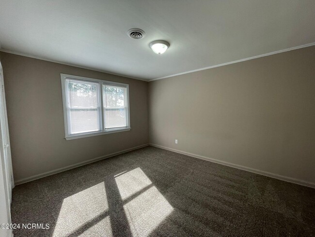 Building Photo - 2257 Onslow Dr