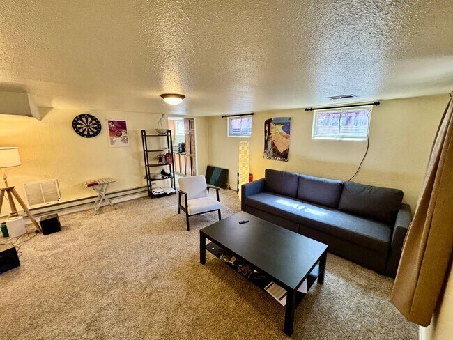 Foto del edificio - Cozy 2-Bed Downstairs Duplex, Close to CSU...