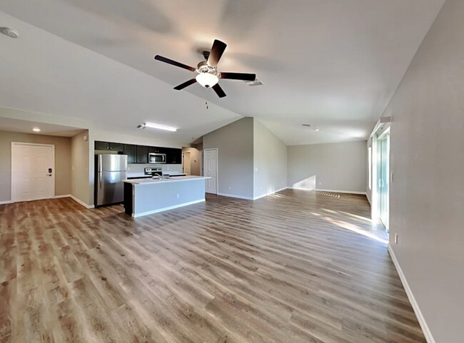 Building Photo - 25369 Doredo Dr