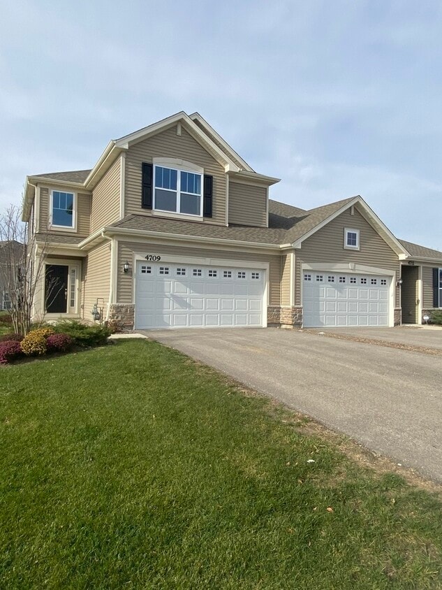 4709 Redbud Ct, Wonder Lake, IL 60097 Townhome Rentals in Wonder Lake