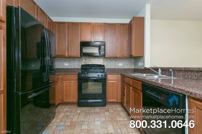 Building Photo - 2220 Aurora Dr
