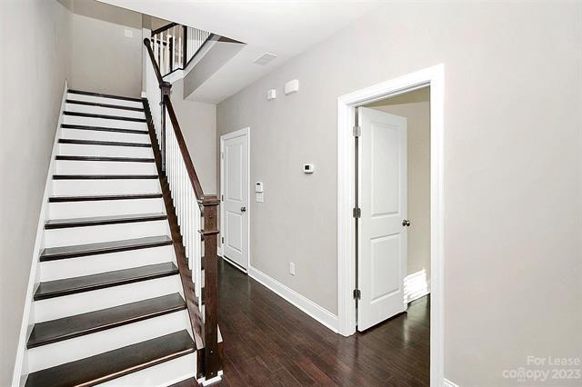 Foto del edificio - 3329 Bending Birch Pl