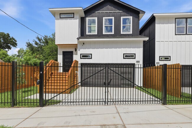 Building Photo - 3806 Sayers St