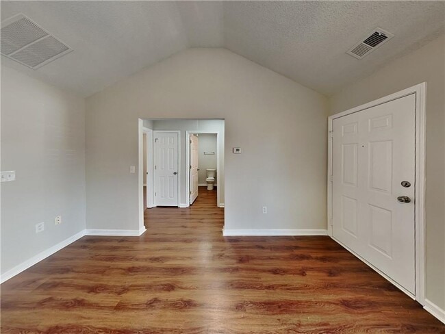 Building Photo - 1041 Foxchase Dr
