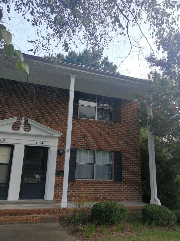 Primary Photo - 1002 Willow Dr