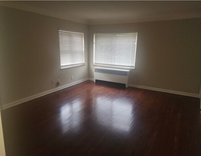 Foto del edificio - 5009 Newfield Ave