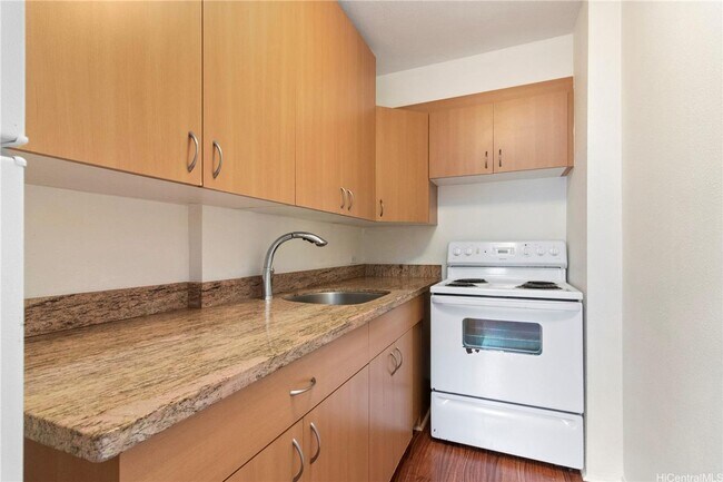 Foto del edificio - Available now! 1BD/1BA/1PKG at Hawaiiana Gardens in Waikiki.