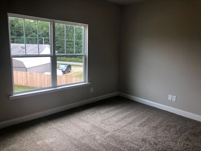 Building Photo - 2 story 3 bedroom 2.5 Bath Home!!