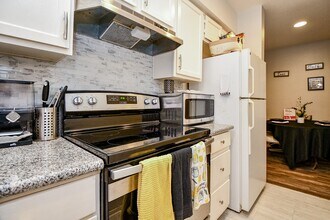 Building Photo - 8055 Cambridge St