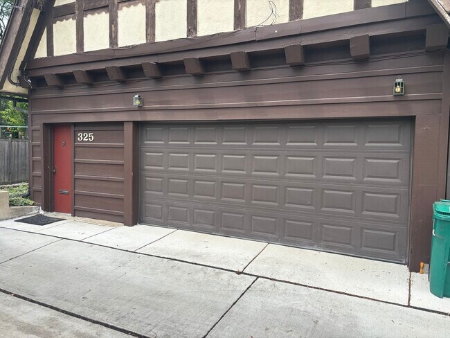 Foto del edificio - 325 Forest Ave