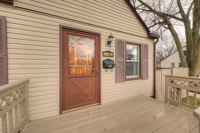 Foto del edificio - 5808 Gilman St