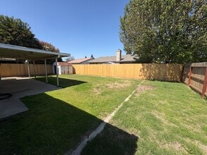 Building Photo - 2210 W Buena Vista Ave