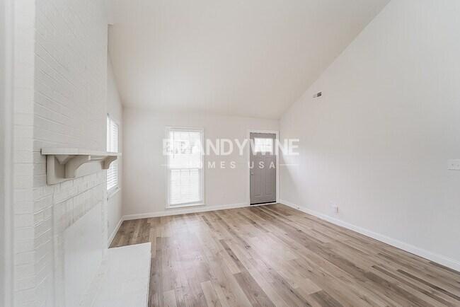 Building Photo - New Year, New Home Ambitions! 4BED 2BATH –...