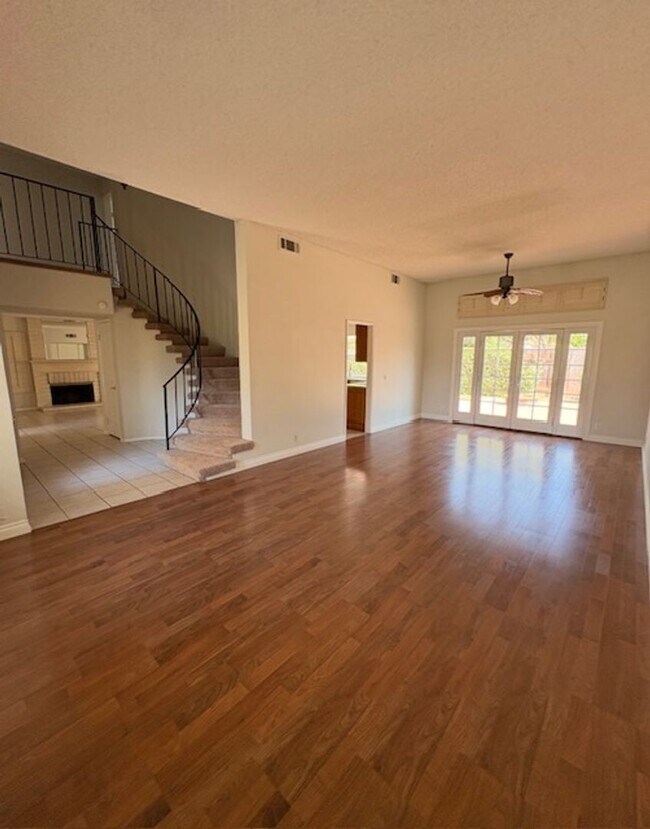Foto del edificio - Your Dream Home Awaits in the Heart of Cam...