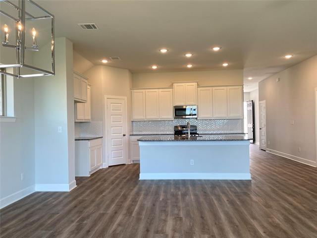 Building Photo - 2111 Clearwater Way