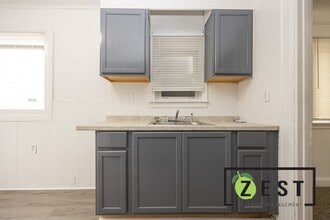 Building Photo - 8250 Rosemont Ave