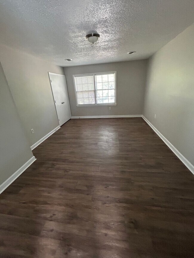 Foto del edificio - Spacious 3 bedroom 3 bath home for rent