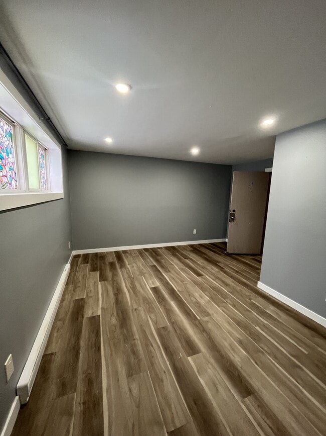 Building Photo - 200 Spruce St