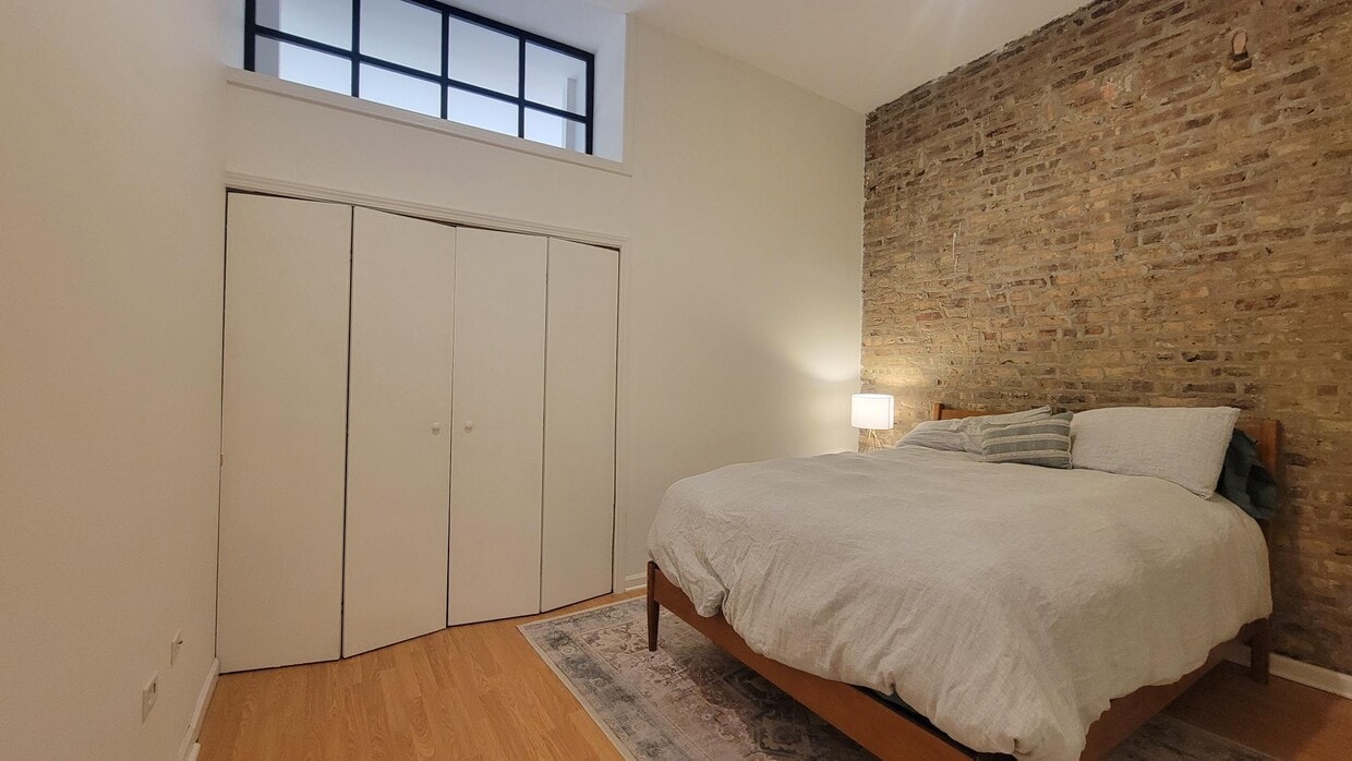 Photo - 701 N Milwaukee Ave (Chicago, IL)