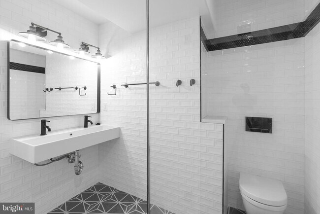Building Photo - 1707 Rittenhouse Square
