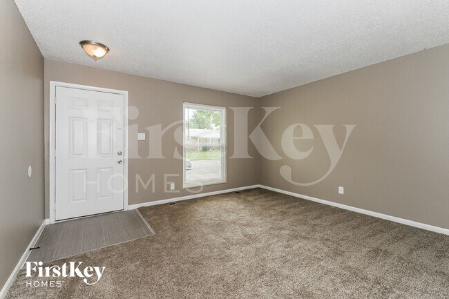 Foto del edificio - 733 Watersedge Dr