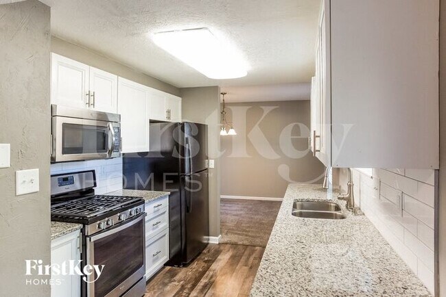 Foto del edificio - 8414 Castle Ridge Ln