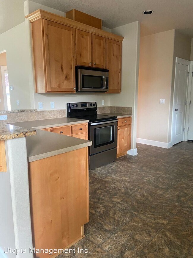 Building Photo - 3 br, 2.5 bath House - 4438 SE Hillyard Ct