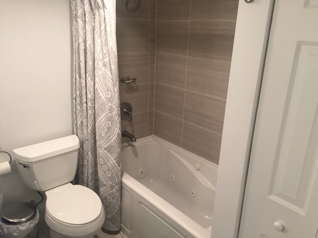 Building Photo - 700 7th St SW