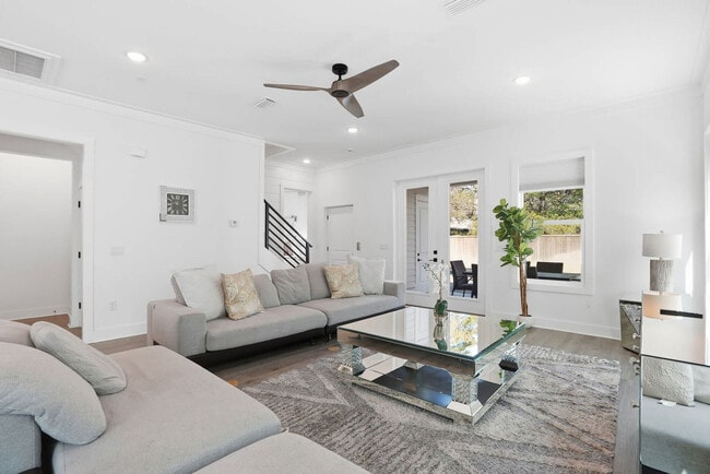 Building Photo - 120 Dune Dr