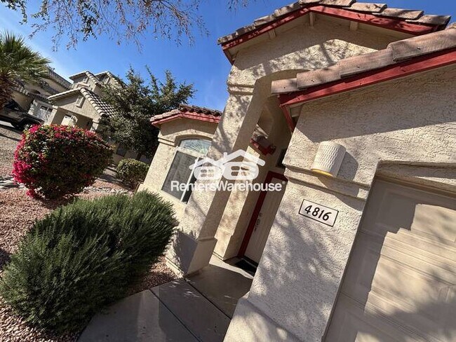 Foto del edificio - Recent upgrades and contemporary fixtures bathing in natural light in the Villages of Laveen Ranch!