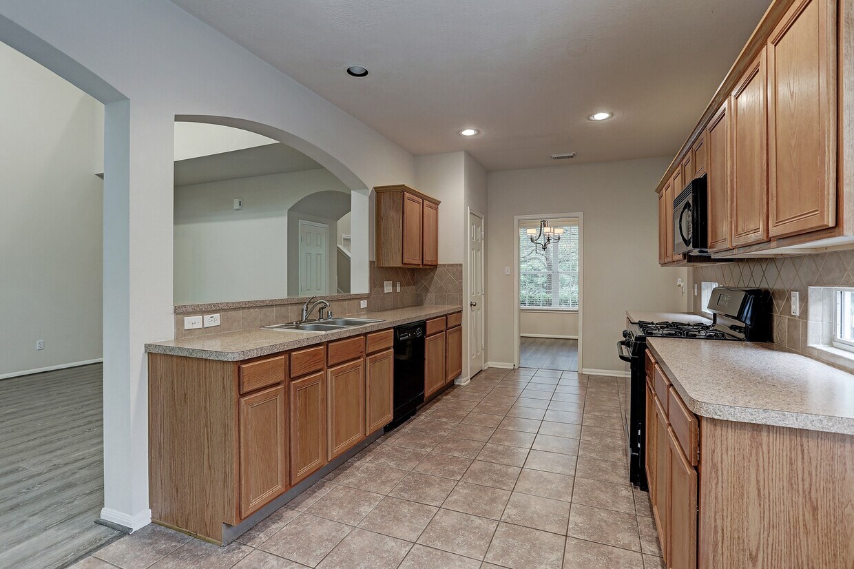 Primary Photo - 18 Prairie Oak Dr