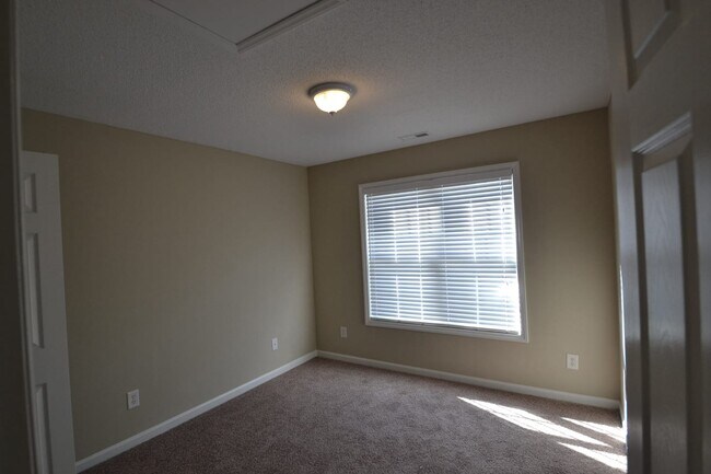 Building Photo - 5161 Julip Dr