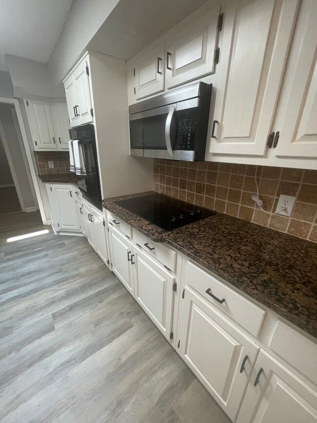 Building Photo - 750 Mimosa Dr