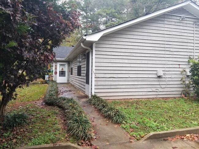 Foto del edificio - 1330 White Oak Dr