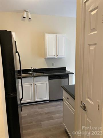 Building Photo - 2121 Lennox Square Rd